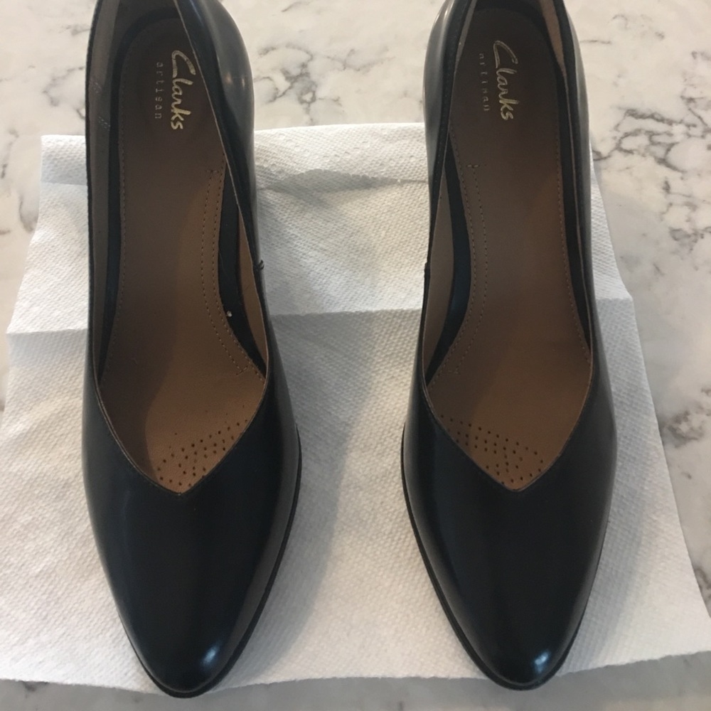 Clark Artisan Collection, Black leather 2.5 heal